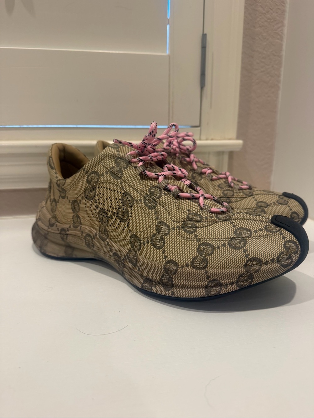 Designer-Inspired Beige Logo-Print Women’s Sneakers with Pink Laces